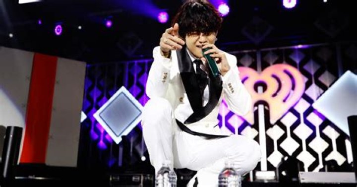 Does BTS V have Facebook?