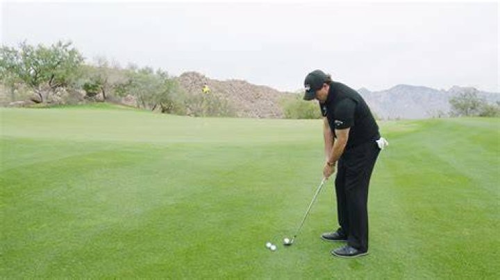 What ball does Phil Mickelson use?